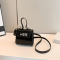 Mini borsa nera lucida con chiusura a scatto argento e tracolla staccabile donna - Nero
