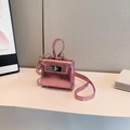 Mini borsa a tracolla rosa metallizzata con chiusura a scatto argento e tracolla staccabile - Rosa