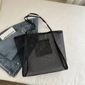 Große schwarze Mesh-Tragetasche mit Innentasche für sommerliche Strandmode - Schwarz