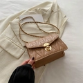 Sac bandoulière matelassé café clair avec chaîne dorée et fermoir métallique chic - Kaki