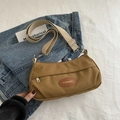 Borsa a tracolla in tela marrone con cinturino intrecciato kaki e toppa in pelle - Marrone