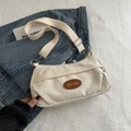 Borsa a tracolla in tela bianco crema con etichetta in pelle e tracolla regolabile - Bianco