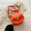 Bolso de montura elegante en cuero sintético naranja con hebilla dorada - Naranja