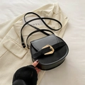 Bolso de hombro negro de cuero con hebilla metálica dorada y correa ajustable de moda - Negro