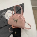 Rosa Bowling-Tasche mit silbernem Metallschmetterling und eleganter Wildlederoptik - Ohne Anhänger / Rosa