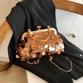 Elegante borsa da sera con paillettes oro rosa, telaio in metallo e tracolla a catena - Oro