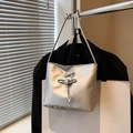 Schicke Ballett-Stil Beuteltasche in Metallic-Silber mit dekorativer Schleife vorne - Silber