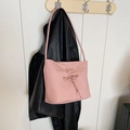 Rosa Schultertasche im Ballett-Stil mit dekorativer Schnürung und Schleifendetail - Rosa