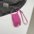 Verticale crossbody telefoontas in levendig roze leer met stijlvol kwastje als detail - Rozerood