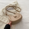 Bolso de hombro beige minimalista con hebilla redonda y correa ajustable de moda - Caqui