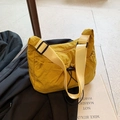 Bolso bandolera plisado amarillo brillante con correa blanca para el uso diario casual - Amarillo