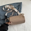 Borsa a tracolla beige cilindrica con ampia cinghia in nylon e finitura opaca - Kaki