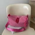 Sac bandoulière en nylon rose avec chaîne en plastique épaisse et large sangle réglable - Rose rose