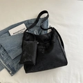 Minimalistische schwarze Hobo-Tasche mit großem Fassungsvermögen und kleiner Geldbörse - Schwarz
