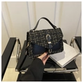 Détail du sac en tweed et cuir noir avec boucle dorée et bandoulière amovible - Noir