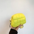 Bolso bandolera acolchado amarillo brillante con textura de cuadros y correa ajustable - Amarillo