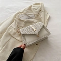 Elegante borsa a tracolla in tweed beige con fibbia dorata e catenella da donna - Bianco