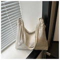 Detalle del bolso de hombro jacquard crema con motivos florales y borla de cuentas - Blanco Roto