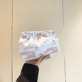 Elegante pochette con stampa paesaggio a inchiostro cinese e chiusura a pieghe - Rosa