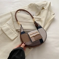 Bolso de hombro retro con diseño de tablero de ajedrez marrón y azul y hebilla dorada - Caqui