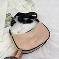 Borsa a mezzaluna rosa pesca a pieghe con ampia tracolla nera e dettagli argento - Rosa
