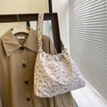 Bolso tote de lona con flores, cierre de cordón y estampado floral crema en la bandolera - Blanco Roto