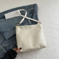 Borsa tote minimalista in morbida pelle bianco crema con dettagli patchwork geometrici - Bianco