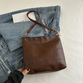 Borsa tote in morbida pelle marrone con cuciture a quadri e tracolla sottile elegante - Marrone