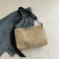 Borsa tote intrecciata beige con tracolla larga nera e dettaglio catena d'argento - Nero