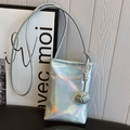 Mini borsa a tracolla iridescente per cellulare con finitura olografica e nodo intrecciato - Argento Metallico