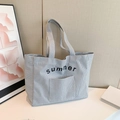 Blau-weiß gestreifte Canvas-Tragetasche mit schwarzem Summer-Schriftzug - Blau