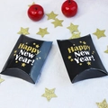 Zwarte Happy New Year snoepdoos in kussenvorm met gouden sterren voor feesten - Zwart Met Ster