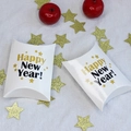 Witte kussenvormige Happy New Year snoepdoos met goud en zwart sterpatroon - Wit Met Ster