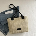 Beigefarbene gewebte Strohtasche mit schwarzen Lederakzenten und Knotenschultergurt - L Schwarz