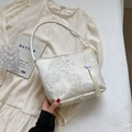 Borsa a secchiello bianco avorio con ricamo floreale, nappa e manico rotondo - Borsa Senza Pendente / Bianco Sporco