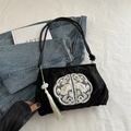 Sac bandoulière noir de style néo-chinois brodé avec pompon floral blanc élégant - Noir