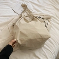 Borsa tote in nylon beige con coulisse e tracolla larga per il pendolarismo quotidiano - Cachi