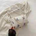 Borsa a tracolla bianca testurizzata con stampa orsetto e manico di perle - Orsetto Bianco