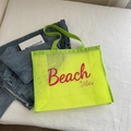 Neongelbe Netz-Strandtasche mit rotem Beach Vibes-Schriftzug und gewebten Griffen - Gelb Mit Roter Schrift