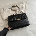 Bolso bandolera acolchado negro minimalista con costuras en V y cadena dorada de moda - Negro