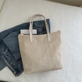Borsa tote beige in paglia intrecciata con spalline sottili e interno spazioso - Bianco Sporco