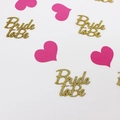 Confeti de letras doradas Bride to Be con purpurina y corazones rosa fucsia - Texto Dorado + Corazón Magenta