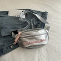 Bolso bandolera plateado metalizado con bordado rosa y correa ajustable de nailon - Plateado