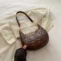 Borsa a spalla a mezzaluna marrone minimalista con trama intrecciata e fibbia oro - Marrone