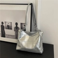 Retro large capacity silver tote bag with geometric texture and metallic chain strap - Silver