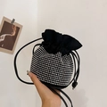 Alla moda borsa a secchiello nera con coulisse e strass argentati brillanti - Nero con strass argento