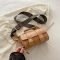 Sac cylindre kaki avec rivets et bandoulière large tissée de style ethnique - Kaki