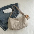 Bolso tote beige minimalista de nailon con etiqueta de moda y colgante de oso de peluche - Con Colgante / Caqui