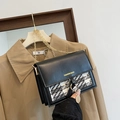 Borsa a tracolla elegante in pelle nera e tweed con catena dorata e testo 'FASHION BAGS' - Nero senza Nastro
