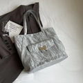 Silver metallic tote bag with crinkled texture and butterfly charm decoration - Basic Style / Silver